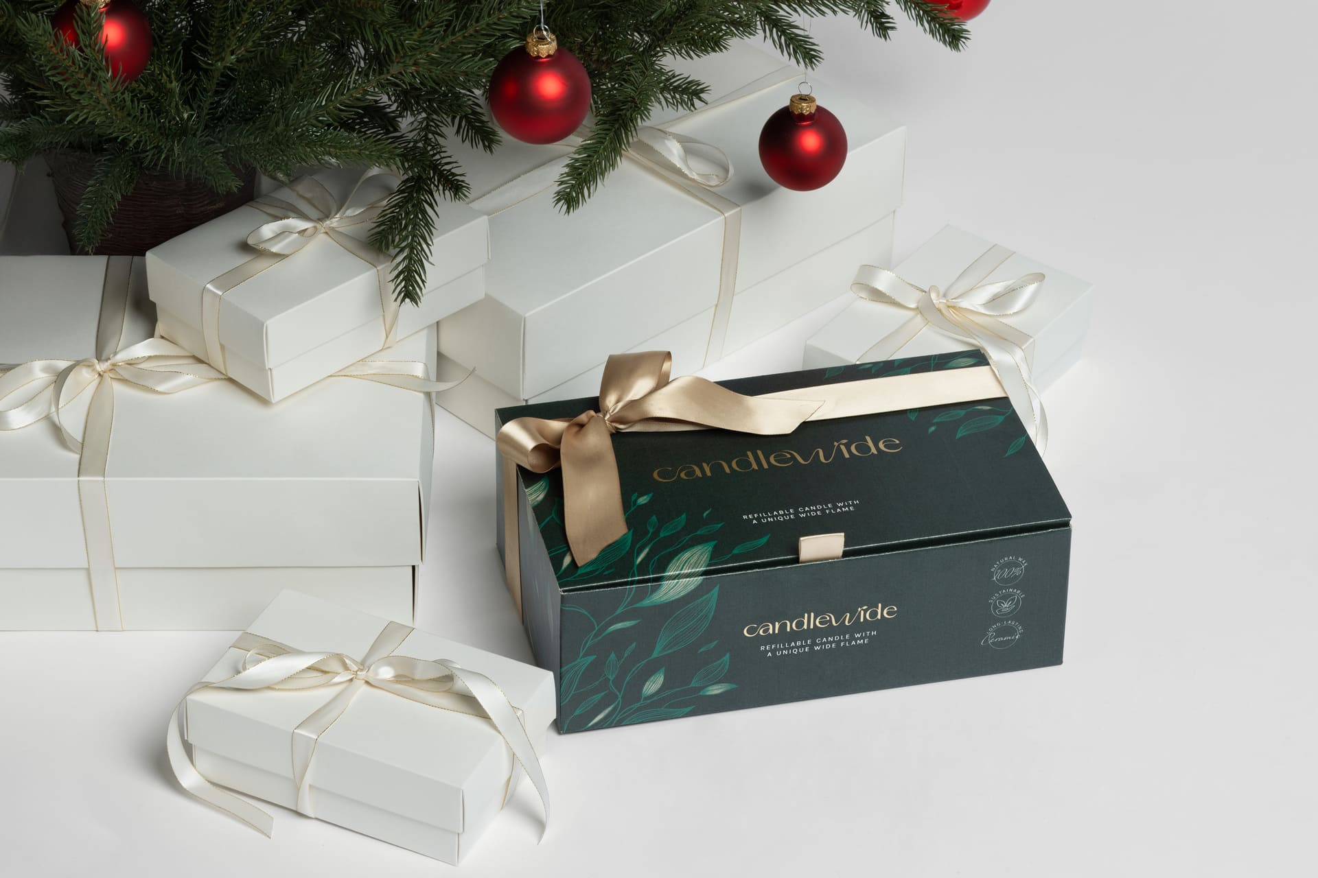 Candlewide ceramic refillable candle giftbox next to christmastree.